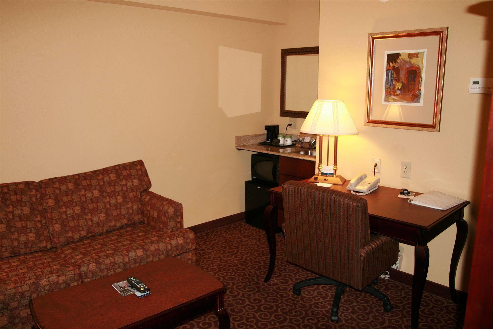 Hotel Hampton 3*